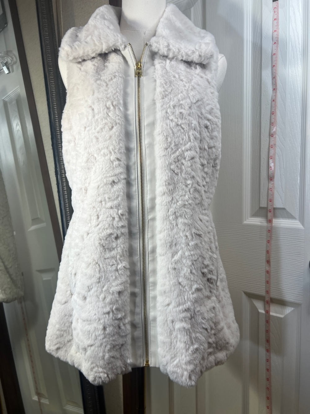 Plush Faux Fur Zip-Front Vest in Cream